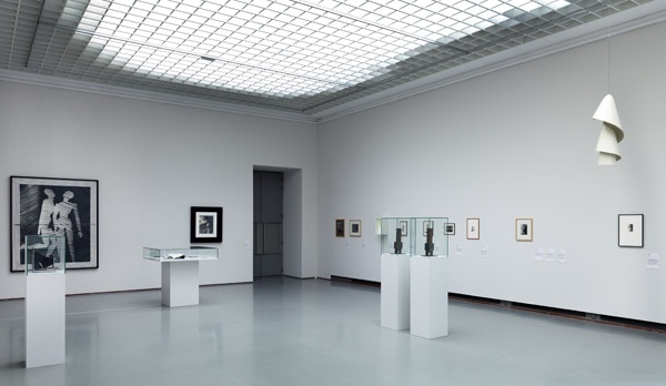 Brancusi, Rosso, Man Ray "Framing Sculpture" installation view at Museum Boijmans Van Beuningen, Rotterdam, 2014