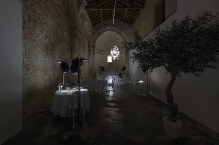 Matt Copson «Restaurante Satyr» en High Art, Arles